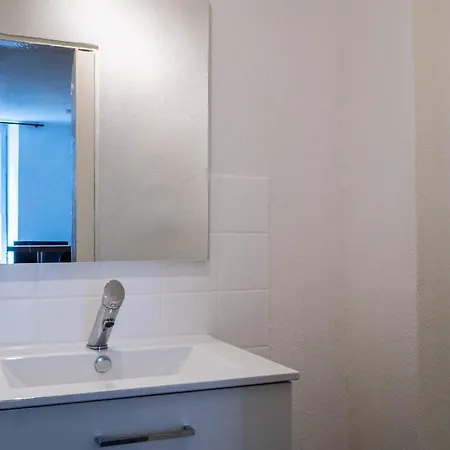 Апартаменты Le Petit Parisien - Studio Confortable A